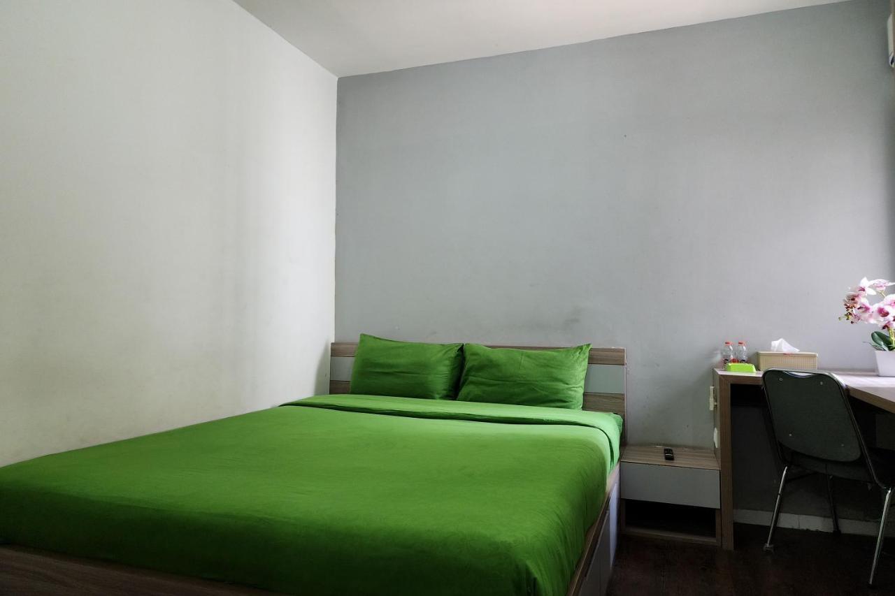 Barata Hotel Near Bandara Soekarno Hatta Тангеранг Экстерьер фото