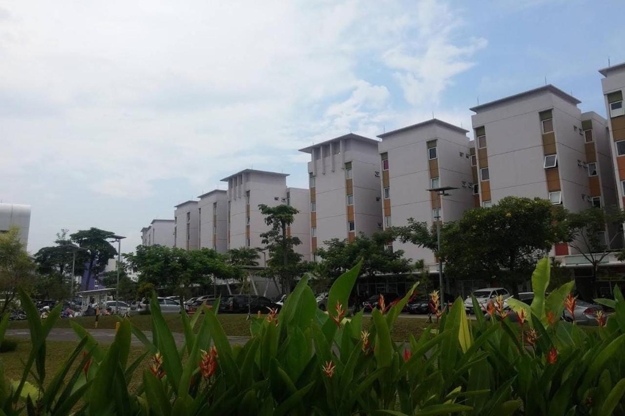 Barata Hotel Near Bandara Soekarno Hatta Тангеранг Экстерьер фото