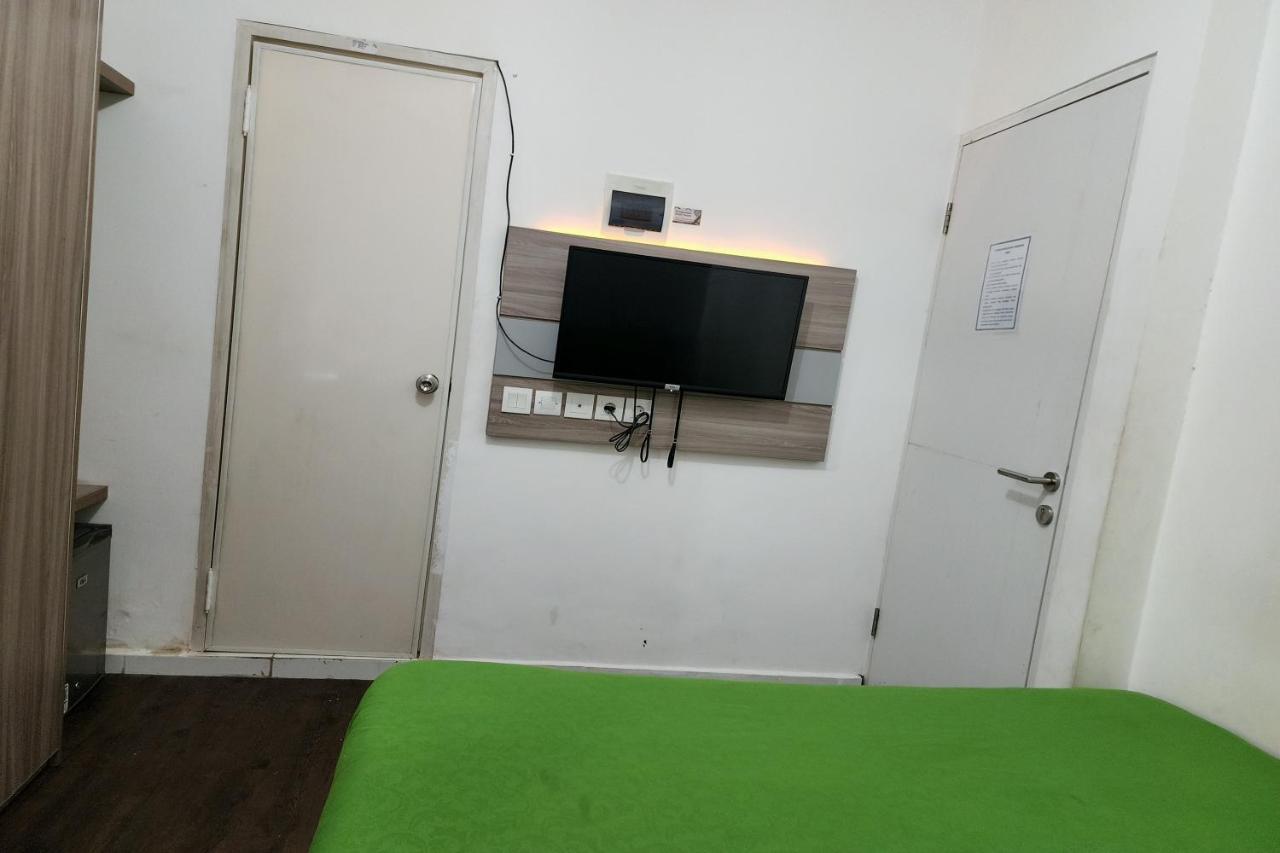 Barata Hotel Near Bandara Soekarno Hatta Тангеранг Экстерьер фото