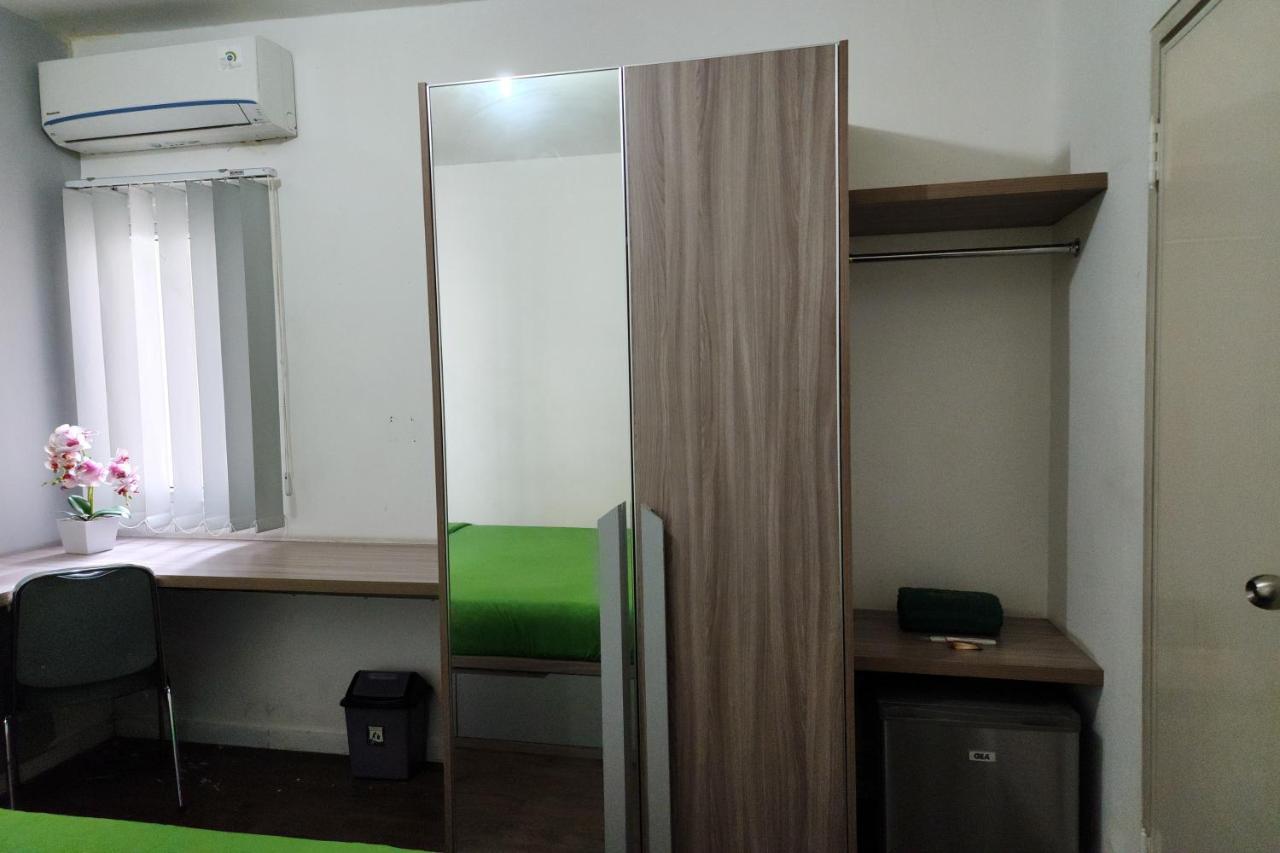 Barata Hotel Near Bandara Soekarno Hatta Тангеранг Экстерьер фото